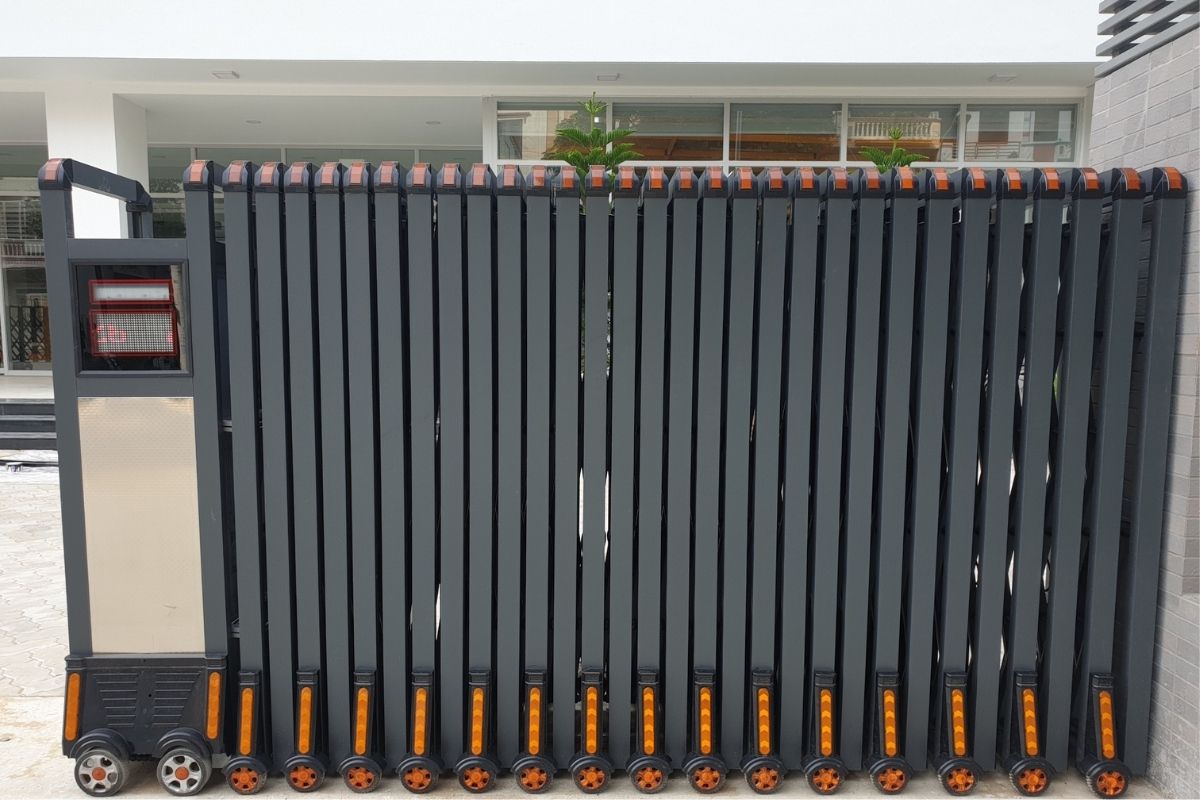 Cổng xếp tự động hợp kim nhôm