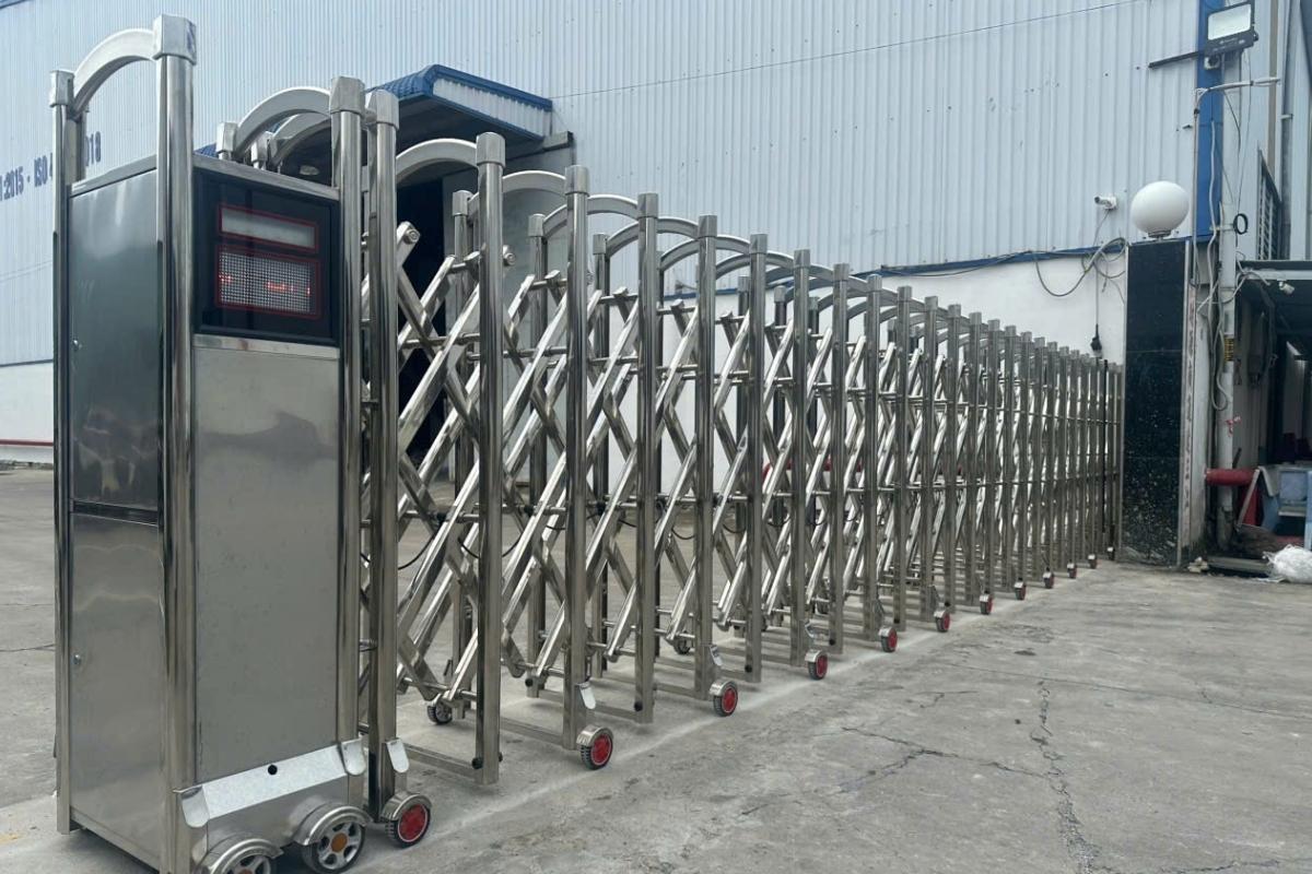 Cổng xếp inox không ray