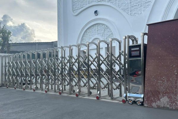 Cổng xếp tự động không ray mới nhất